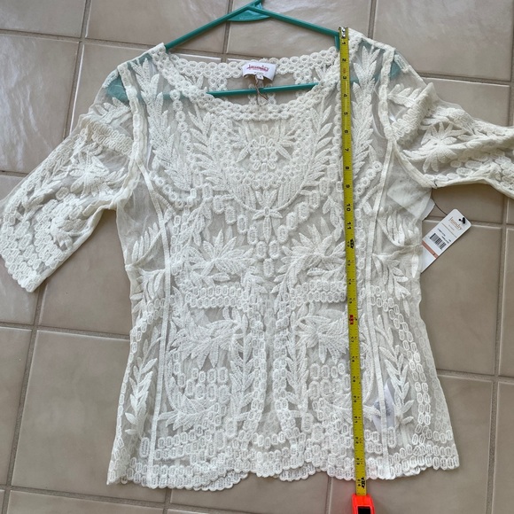 Laundry By Shelli Segal - Beautiful Lace Top in shade “Vanilla Ice”.  NWT!! - Picture 7 of 7